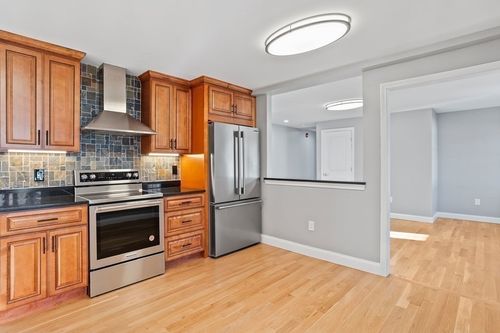 1-144 Lincoln Rd, Lincoln, MA, 01773-3832 | Card Image