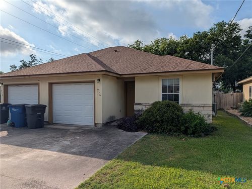 956 Misty Acres Dr, New Braunfels, TX, 78130-3730 | Card Image
