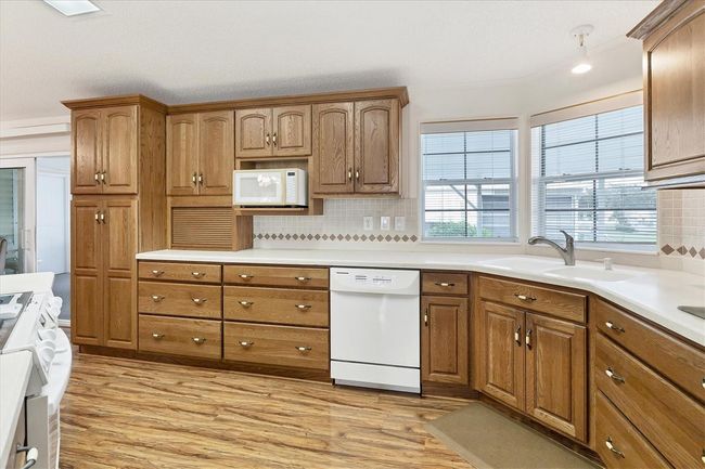 Kitchen | Image 10