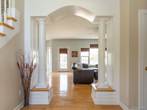 5211 Stapleton Dr, Kalamazoo, MI, 49009-3890 | Card Image