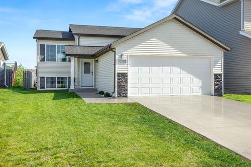 630 38th Ave E, West Fargo, ND, 58078-5443 | Card Image