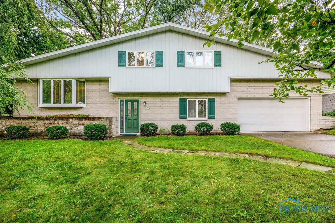 Knollwood Dr, Bowling Green, OH 43402