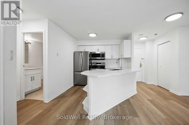 1802 - 25 Grenville St, Condo with 2 bedrooms, 1 bathrooms and null parking in Toronto ON | Image 14