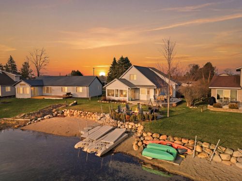 7201 Holiday Drive, Canadian Lakes, MI, 49346 | Card Image