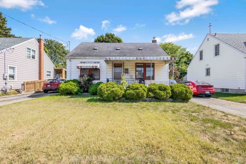 {{alt}} | Card Image