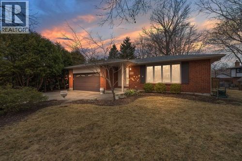 912 Varsity Cres, Sarnia, ON, N7S4W2 | Card Image