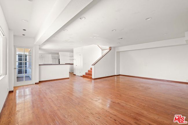 3962 Oakfield Dr, House other with 5 bedrooms, 5 bathrooms and 2 parking in Sherman Oaks CA | Image 8