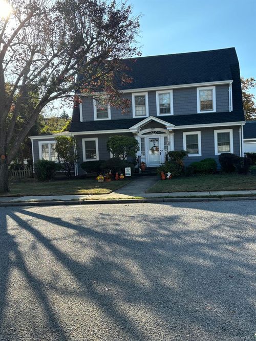 268 Locust Ave, Freeport, NY, 11520-4816 | Card Image