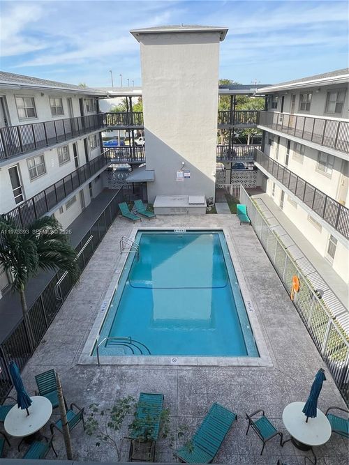 apt-305-16215 Ne 18th Ct, North Miami Beach, FL, 33162-4862 | Card Image