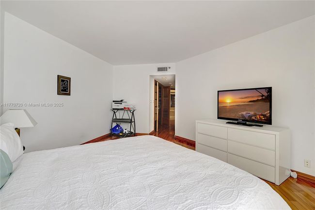 APT-1412 - 16425 Collins Ave, Condo with 2 bedrooms, 2 bathrooms and null parking in Sunny Isles Beach FL | Image 17