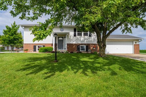 302 S Western Ave, Gridley, IL, 61744-4105 | Card Image