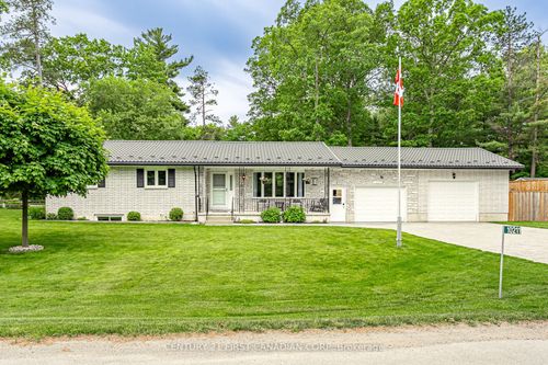 10211 Lakeview Ave, Lambton Shores, ON, N0M1T0 | Card Image