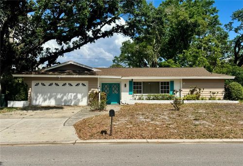 677 Pinewood Dr, DUNEDIN, FL, 34698-7240 | Card Image