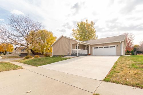 941 Prestien Drive, Denver, IA, 50622 | Card Image