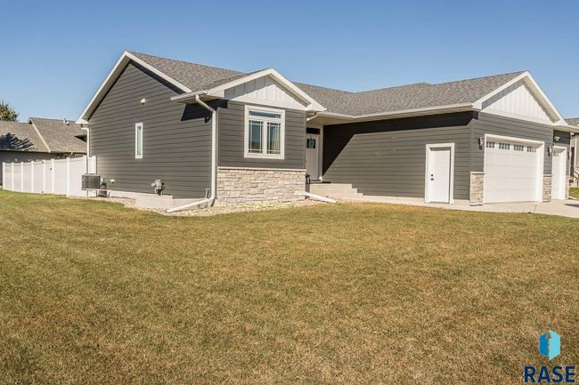 804 Johnson Creek Ct, House other with 3 bedrooms, 2 bathrooms and null parking in Harrisburg SD | Image 4