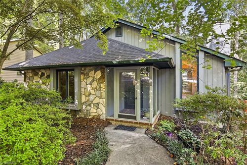 160 Carrisbrooke Lane, Winston Salem, NC, 27104 | Card Image