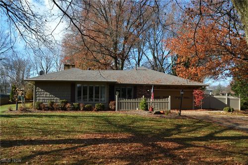 7724 W 130th St, Middleburg Heights, OH, 44130-7102 | Card Image