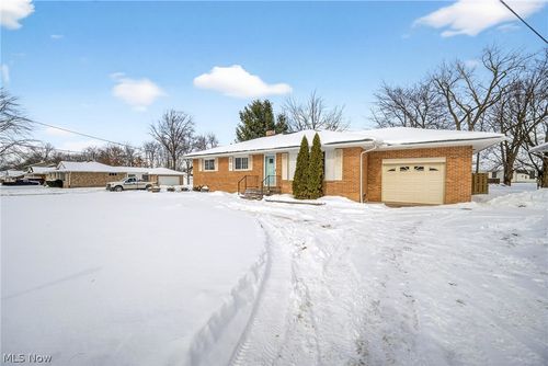 13838 Whitney Rd, Strongsville, OH, 44136-1957 | Card Image