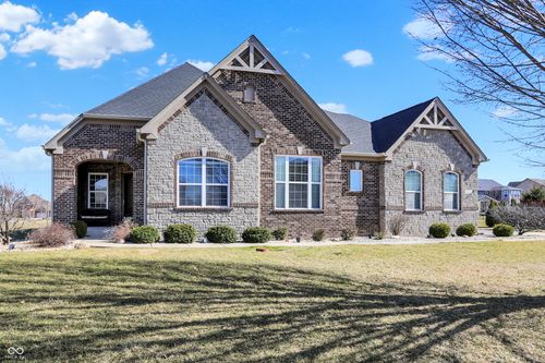 10001 Copper Saddle Bnd, Fishers, IN, 46040-8138 | Card Image