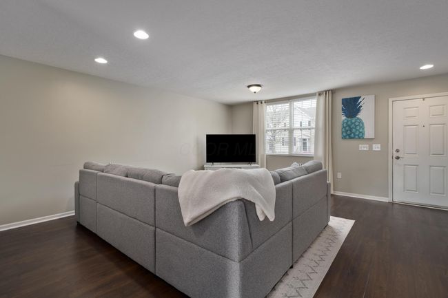5724 Colts Gate Dr, Condo with 2 bedrooms, 3 bathrooms and null parking in New Albany OH | Image 5