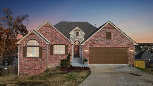 1515 Emily Cir, Sapulpa, OK, 74066-6619 | Card Image