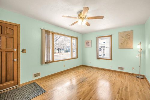 327 20th Ave N, Saint Cloud, MN, 56303-3830 | Card Image