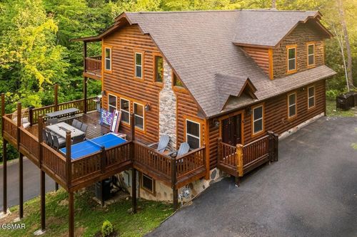 2359 Alpine Village Way, Pigeon Forge, TN, 37863 | Card Image