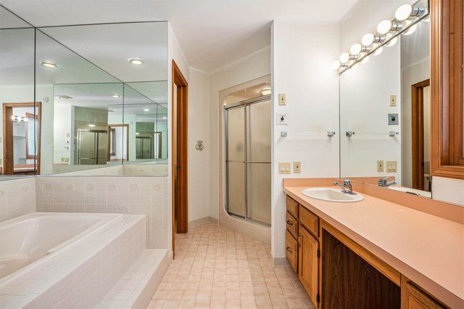 Primary bath | Image 15