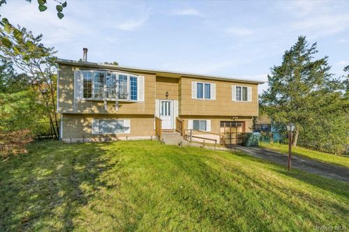 12 Weather Vane Way, Middletown, NY, 10940 | Card Image
