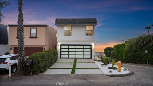 1095 Miramar St, Laguna Beach, CA, 92651-3523 | Card Image
