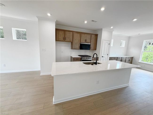 1390 Independence Blvd, House attached with 3 bedrooms, 4 bathrooms and null parking in Newport News VA | Image 5