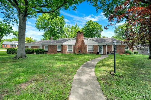 9071 Monmouth Dr, Saint Louis, MO, 63117-1019 | Card Image