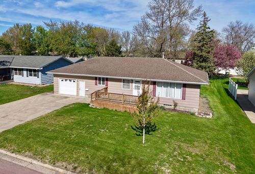 556 Elm Ave, Westbrook, MN, 56183-9623 | Card Image
