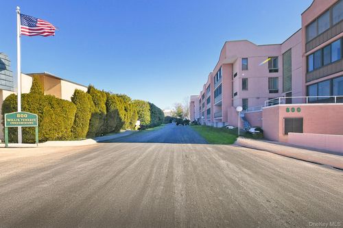 313-800 Willis Ave, Albertson, NY, 11507-1943 | Card Image