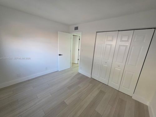 f98-101 Ne 41st St, Oakland Park, FL, 33334-1396 | Card Image
