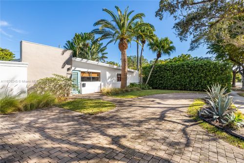 1965-1965 Alamanda Dr, North Miami, FL, 33181-2602 | Card Image