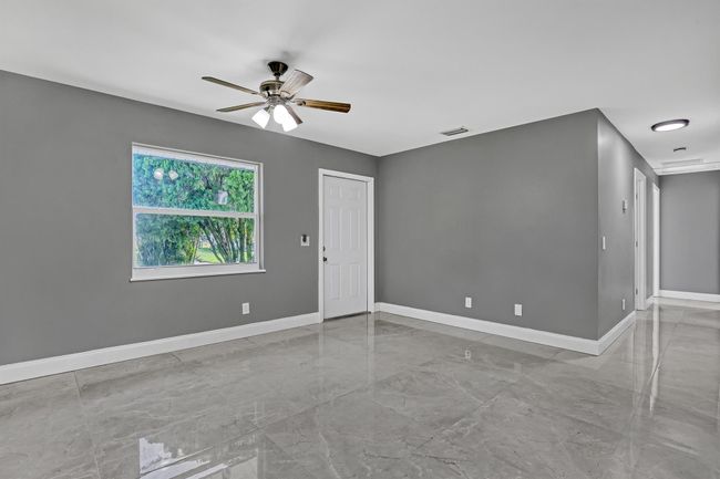324 W 5 Th Ter, House other with 4 bedrooms, 2 bathrooms and null parking in Pahokee FL | Image 10
