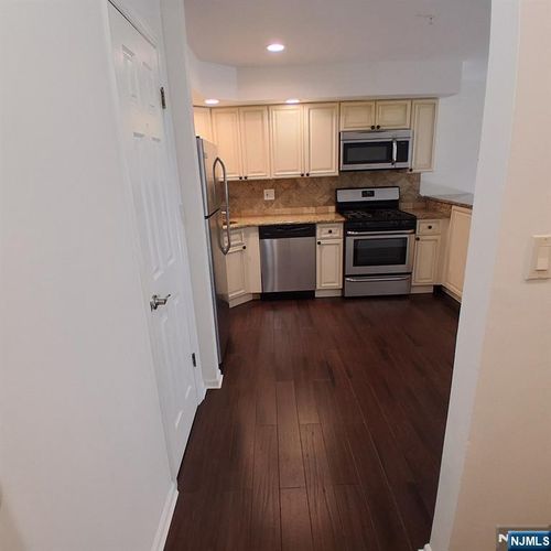 2014 Hawthorne Ln, Mahwah, NJ, 07430-3495 | Card Image
