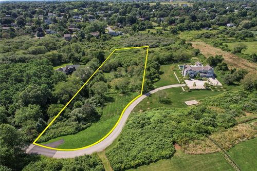 100 Summerfield Ln, Middletown, RI, 02842-7525 | Card Image