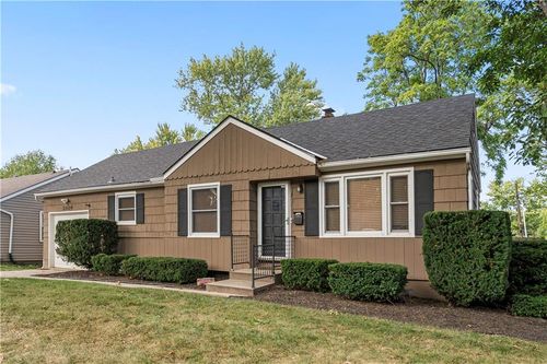 2004 W 72nd Ter, Prairie Village, KS, 66208-3341 | Card Image