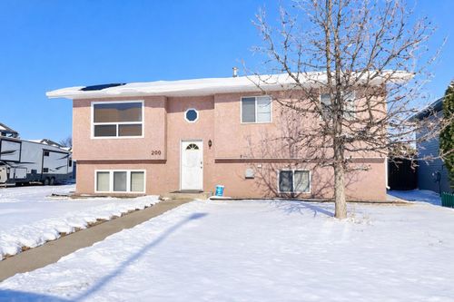 200 Upland Blvd W, Brooks, AB, T1R0R1 | Card Image