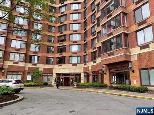 100 Old Palisade, Fort Lee, NJ, 07024 | Card Image