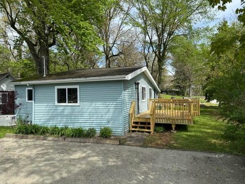 805 Woodland Ter, Valparaiso, IN, 46383-1154 | Card Image