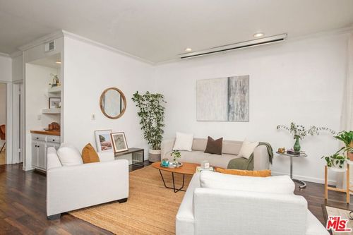 9-5139 Balboa Blvd, Encino, CA, 91316-3437 | Card Image