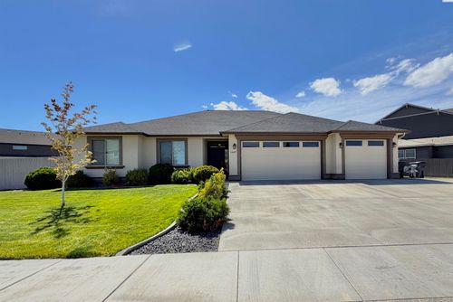 1407 Diamond Loop, West Richland, WA, 99353-7841 | Card Image