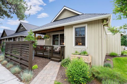 301 S Pine St, Sisters, OR, 97759-1280 | Card Image