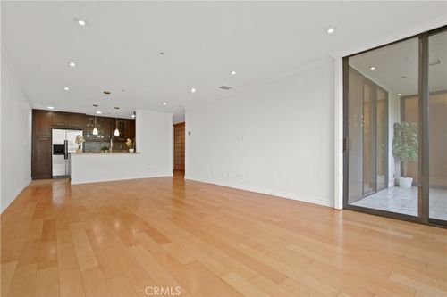 318-121 S Hope St, Los Angeles, CA, 90012-5015 | Card Image