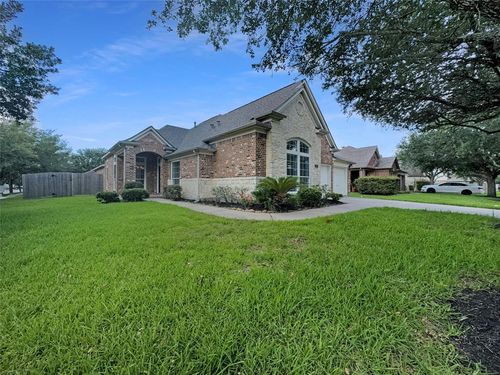 607 Red Oak Canyon Ln, La Marque, TX, 77568-6592 | Card Image