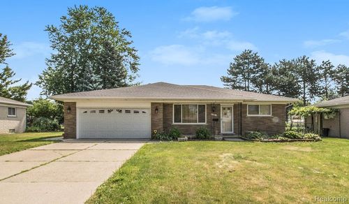 37054 Almont Dr, Sterling Heights, MI, 48310-4022 | Card Image