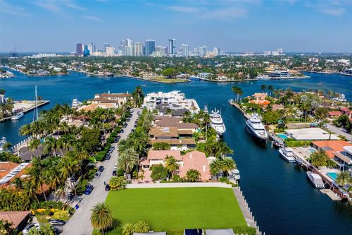 2455 Del Lago Dr, Fort Lauderdale, FL, 33316-2301 | Card Image